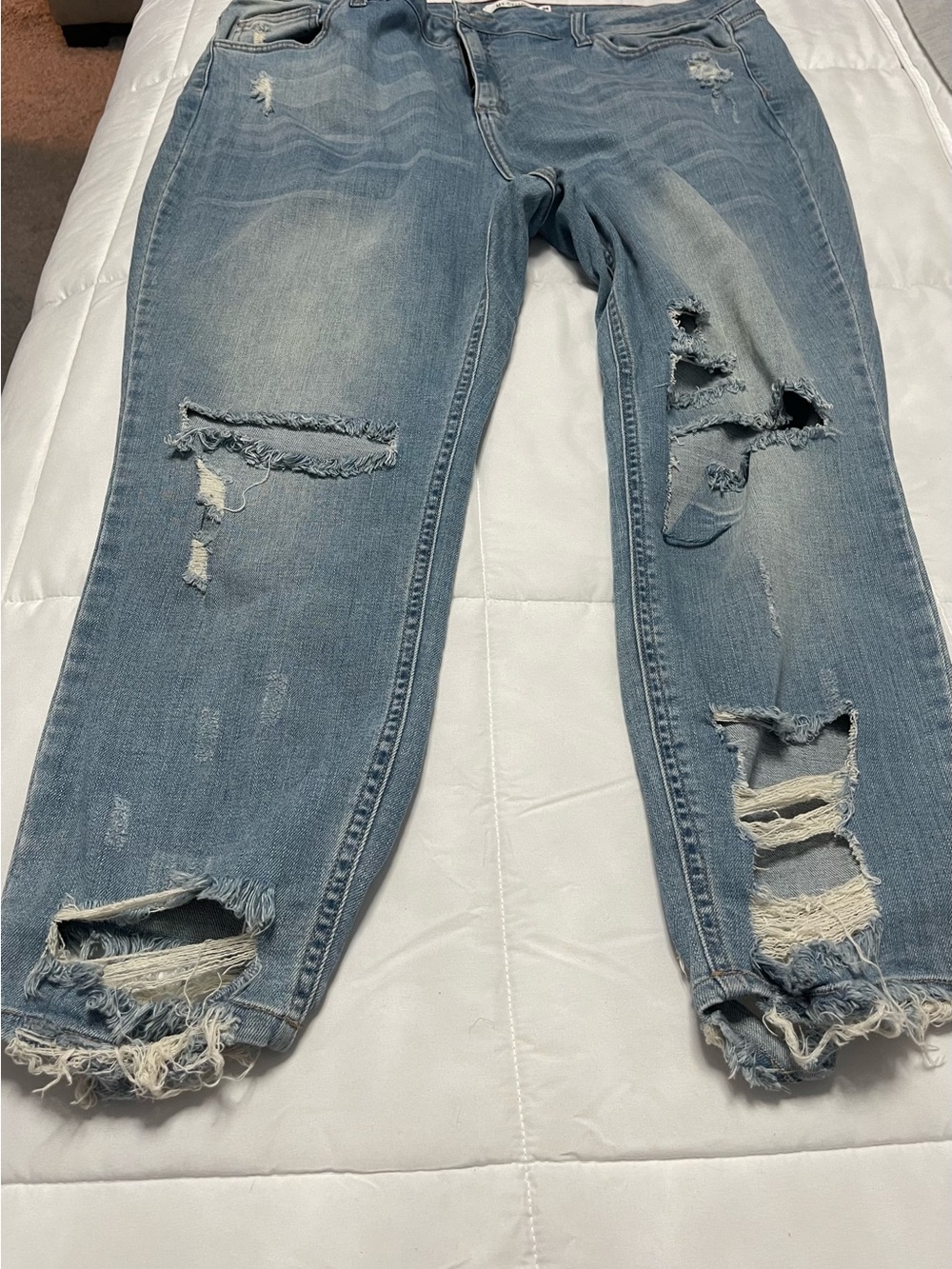 Relaxed Light Blue Boyfriend Jeans with Ripped Detail